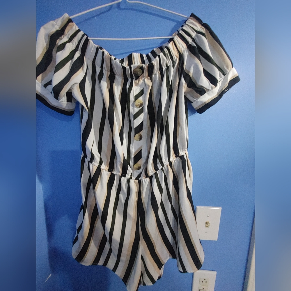 3/$15 Stripped romper M